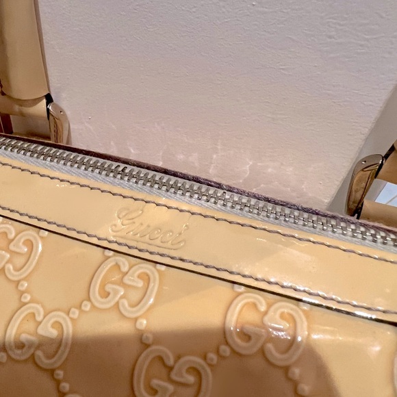 Authentic GUCCI handbag - Picture 2 of 6